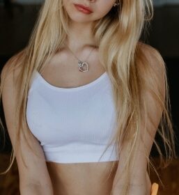 yatak odasında Denizli escort erkeğini mutlu ediyor